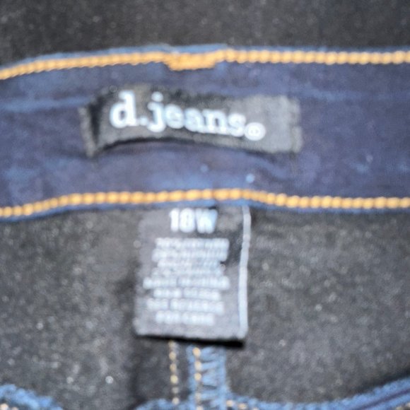 D. jeans Capris - Picture 3 of 3